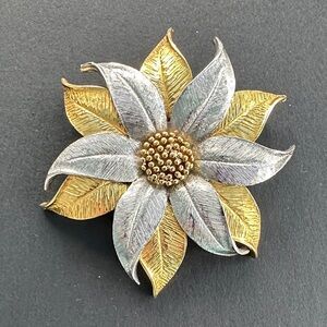 VTG Celebrity NY 2 Tone Silver & Gold Poinsettia Flower Statement Brooch